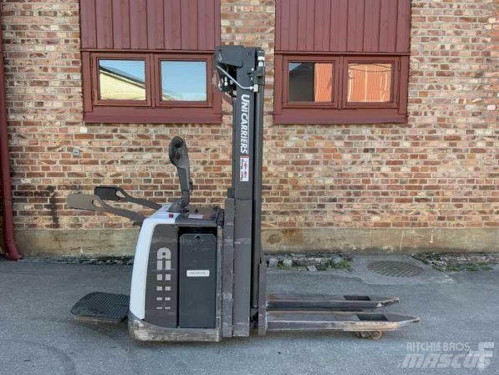 Atlet PSP Vezetőállásos alacsony emelőkocsi