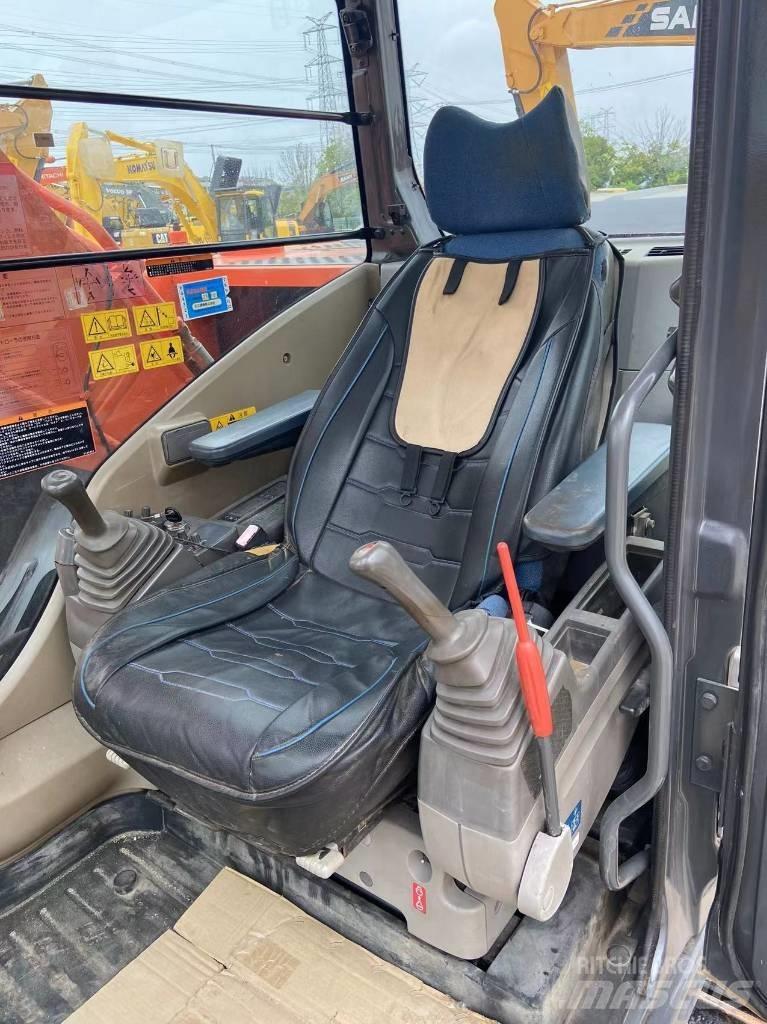 Hitachi ZX 240 Lánctalpas kotrók