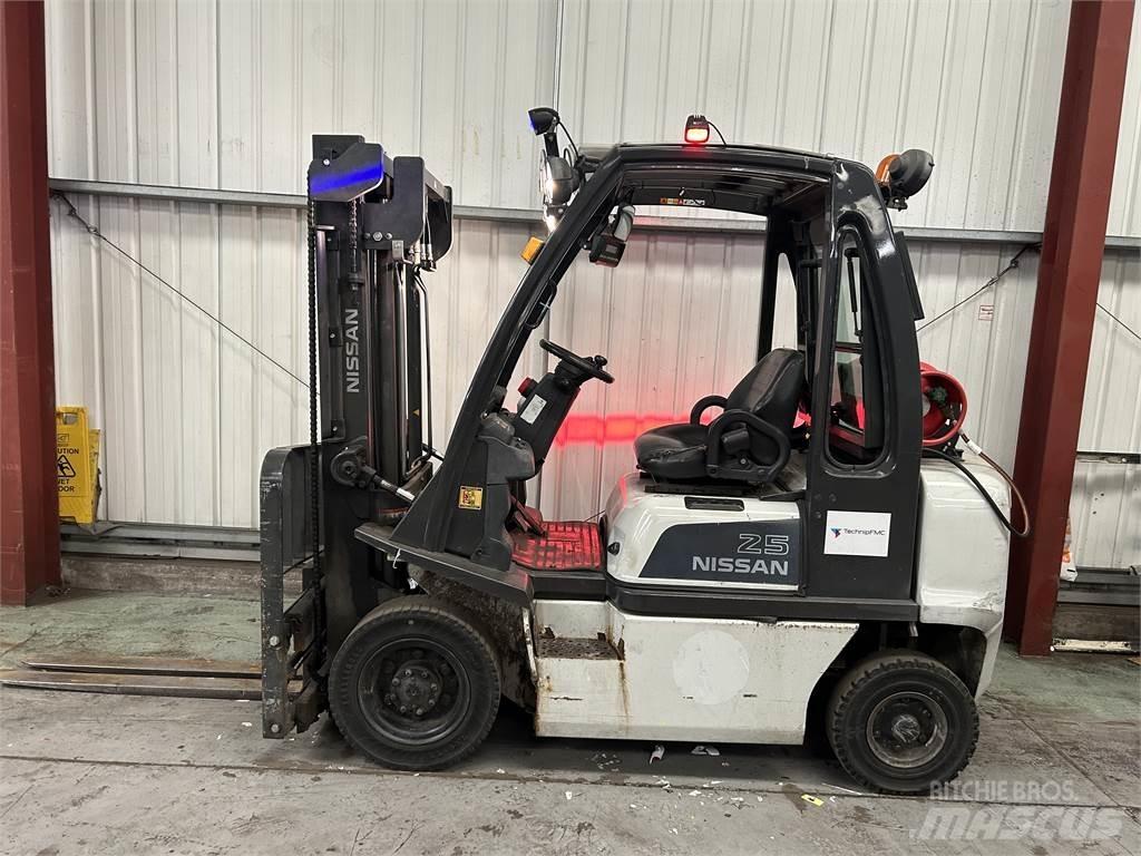 Nissan U1D2A25LQ Gázüzemű targoncák