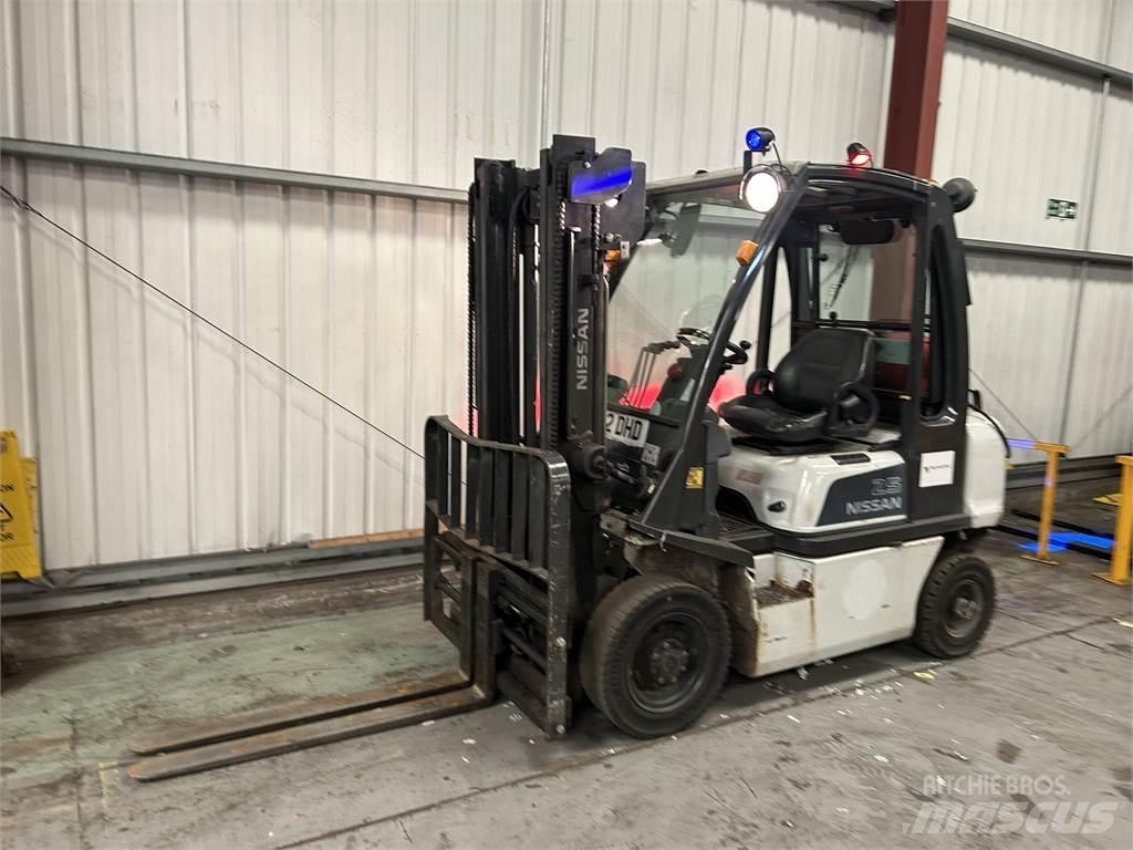 Nissan U1D2A25LQ Gázüzemű targoncák