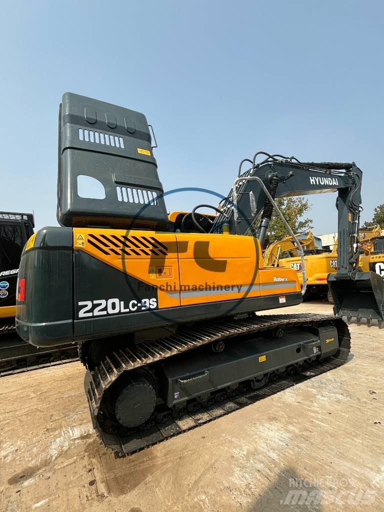 Hyundai 220LC Közepes (midi) kotrók 7 t - 12 t