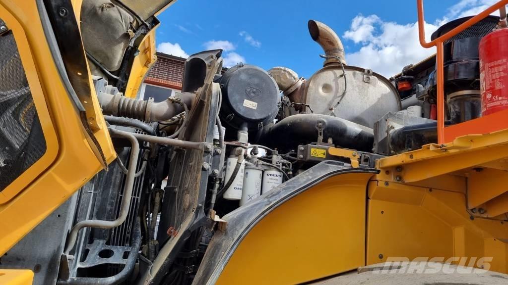 Volvo L 260 H Gumikerekes homlokrakodók