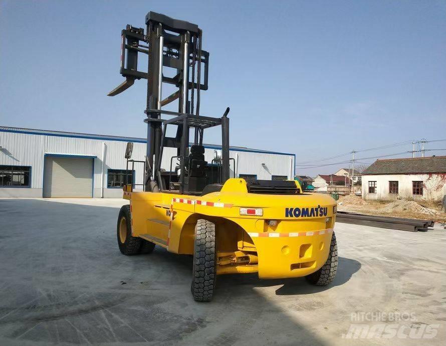 Komatsu FD200 Teleszkópos rakodók