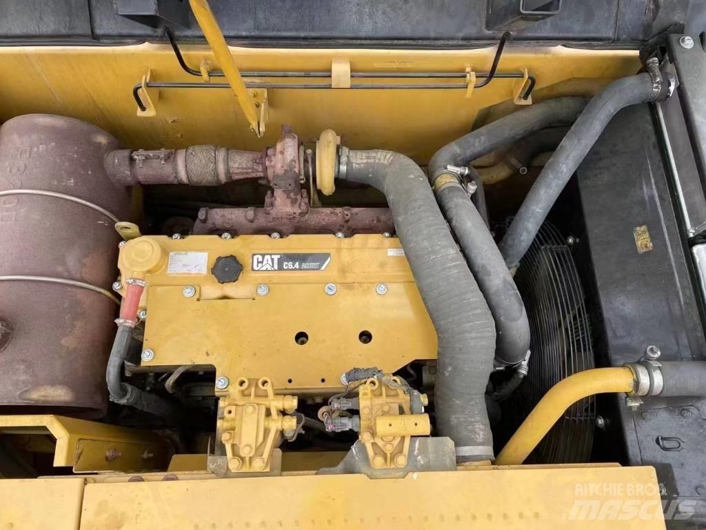 CAT 323 D L Lánctalpas kotrók
