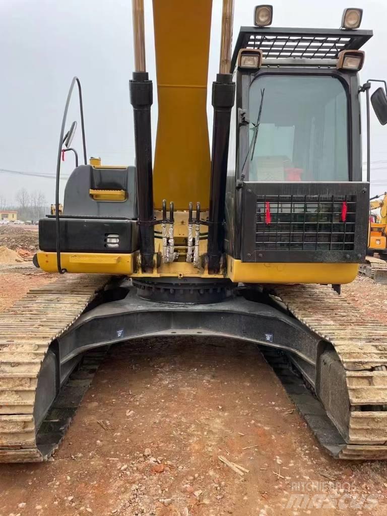 CAT 323 D L Lánctalpas kotrók