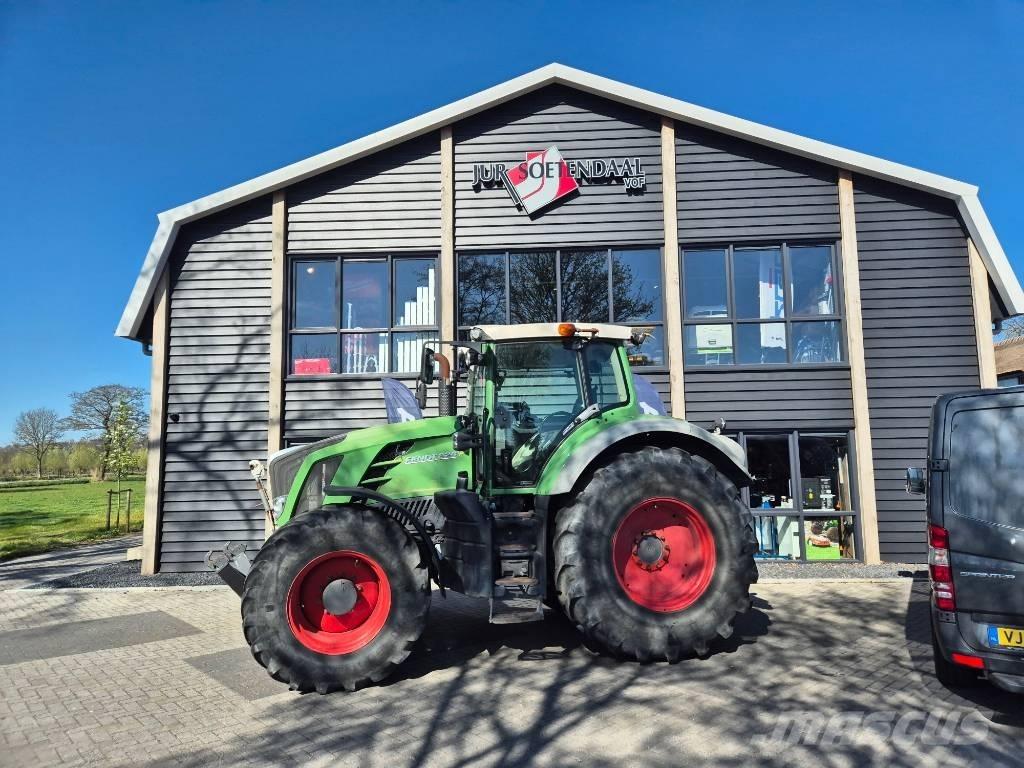 Fendt 828 Vario Traktorok