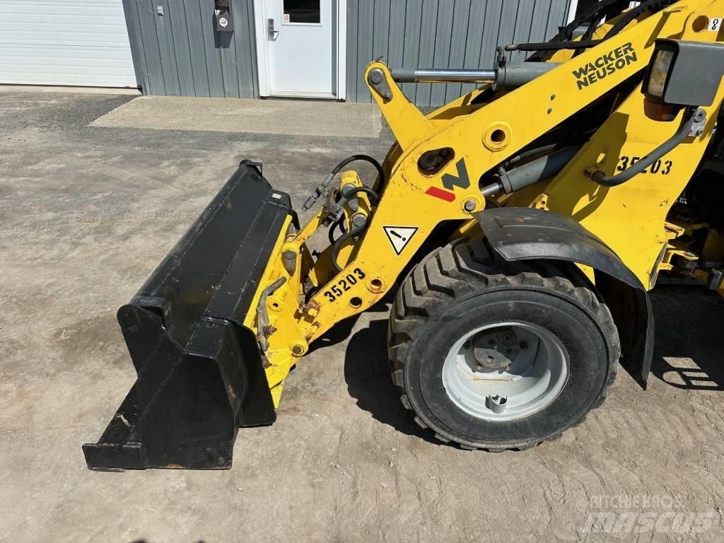 Wacker Neuson WL 30 Gumikerekes homlokrakodók
