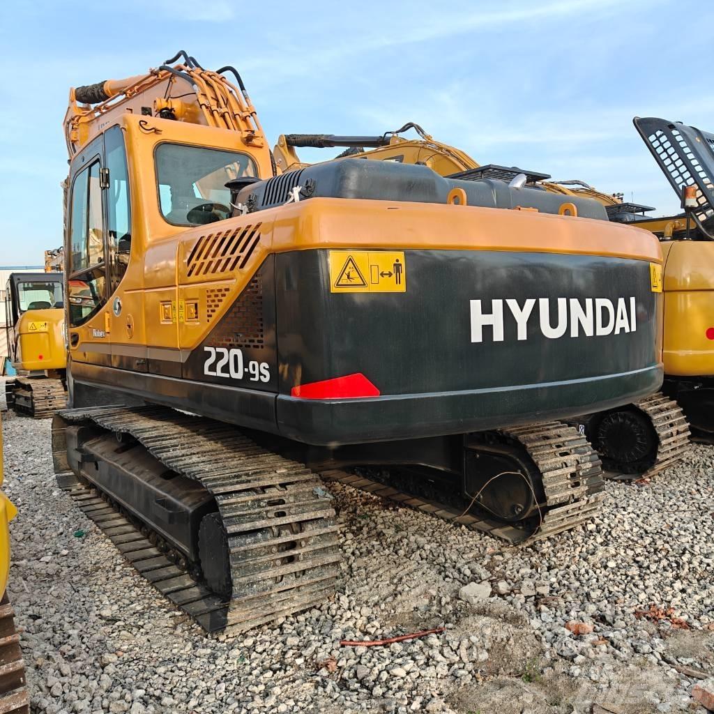 Hyundai R220-9S Lánctalpas kotrók