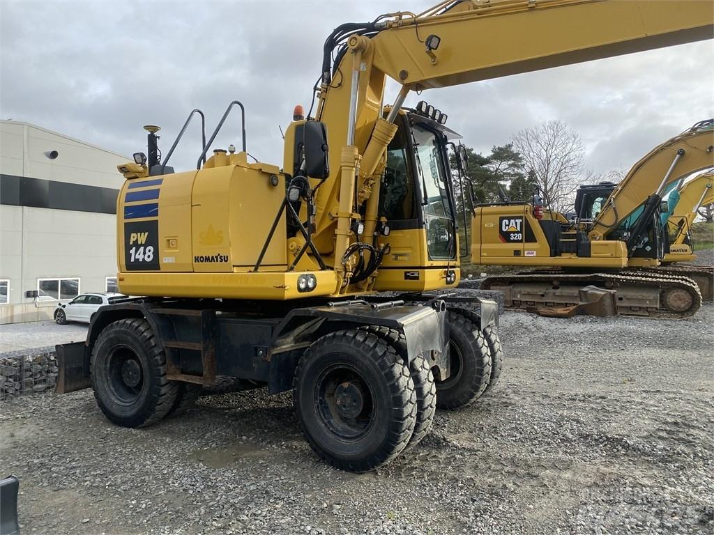 Komatsu PW148-10 Gumikerekes kotrók