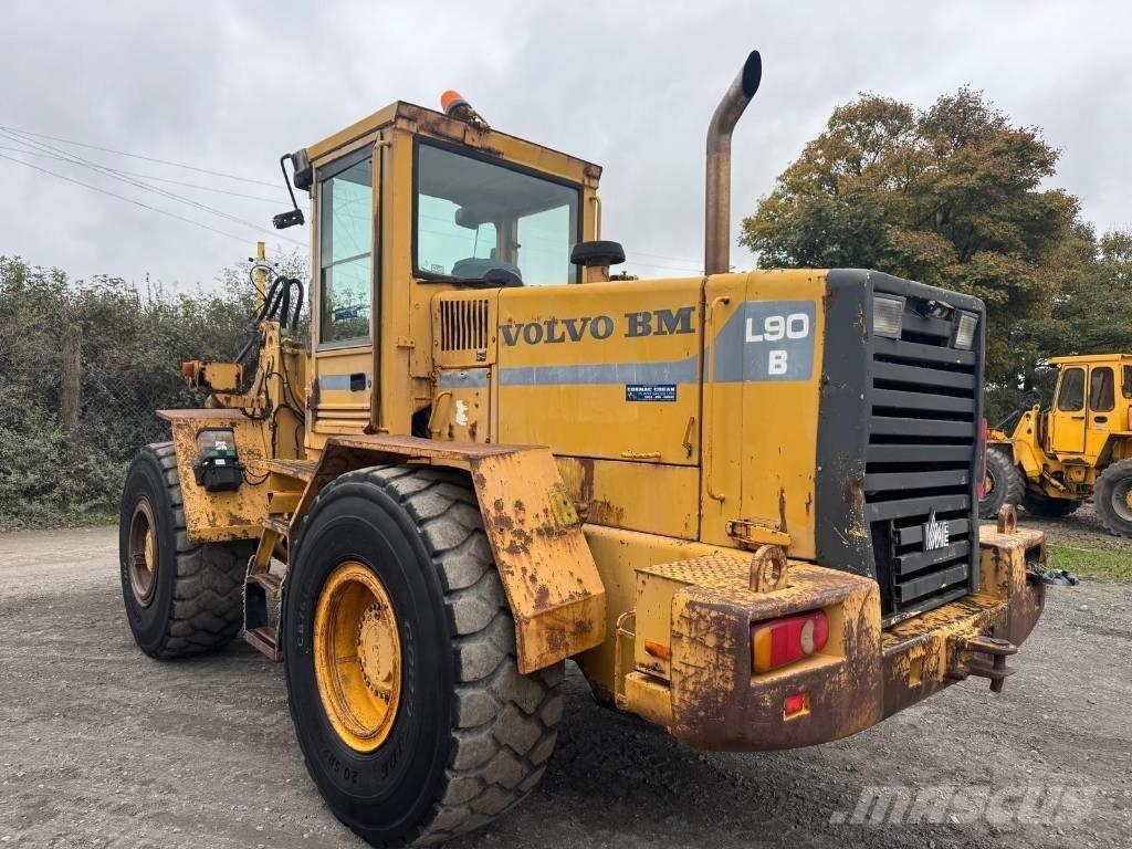 Volvo L 90 Gumikerekes homlokrakodók