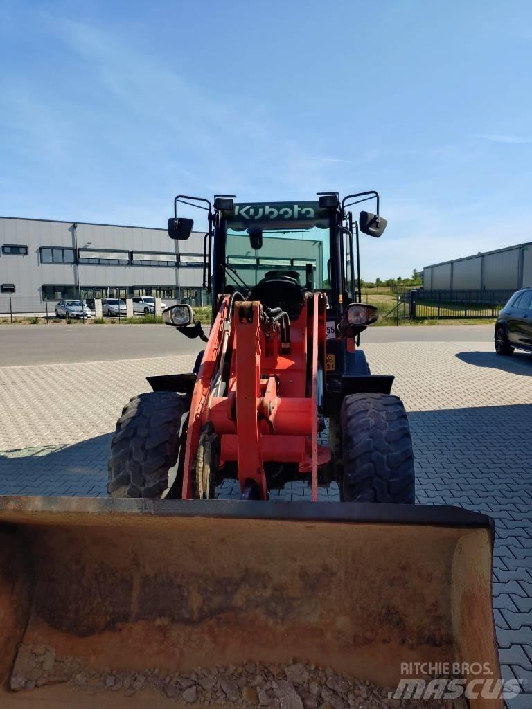 Kubota R 082 Gumikerekes homlokrakodók