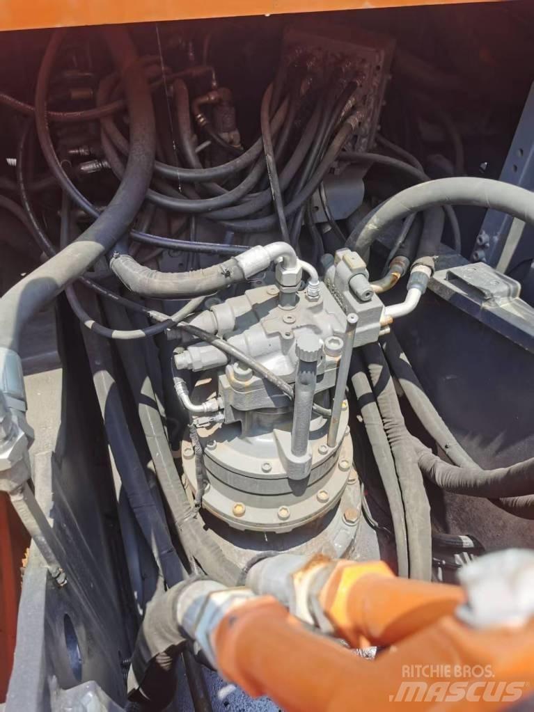 Hitachi ZX 210 Lánctalpas kotrók