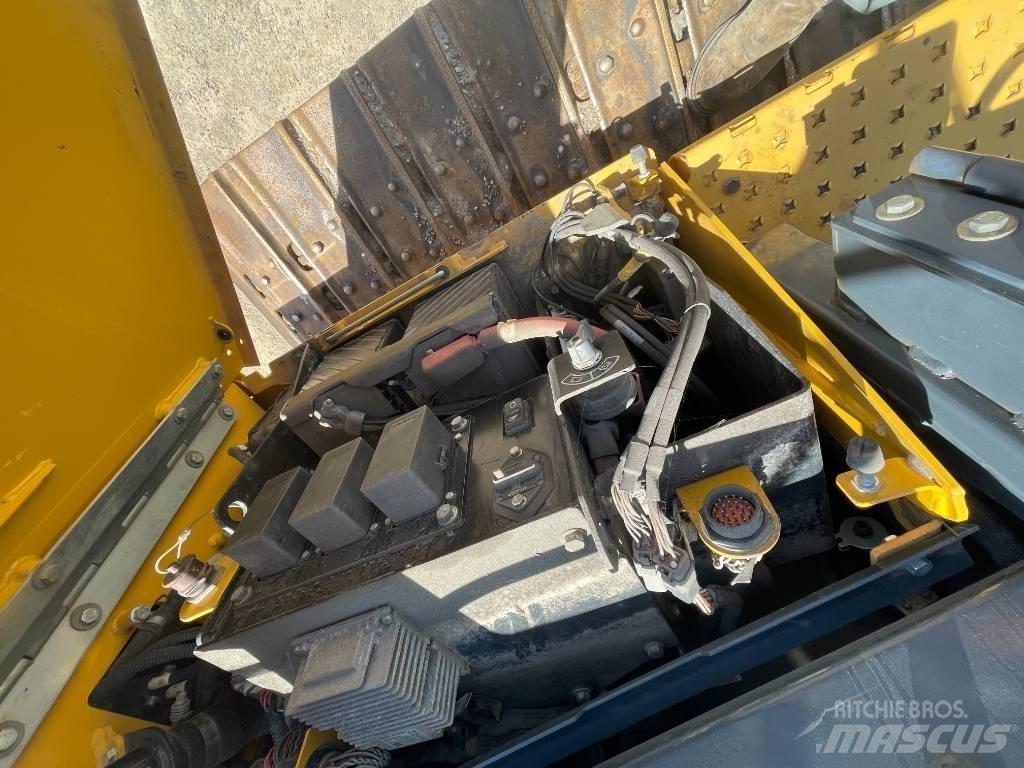 DEERE 700K lánctalpas dózerek