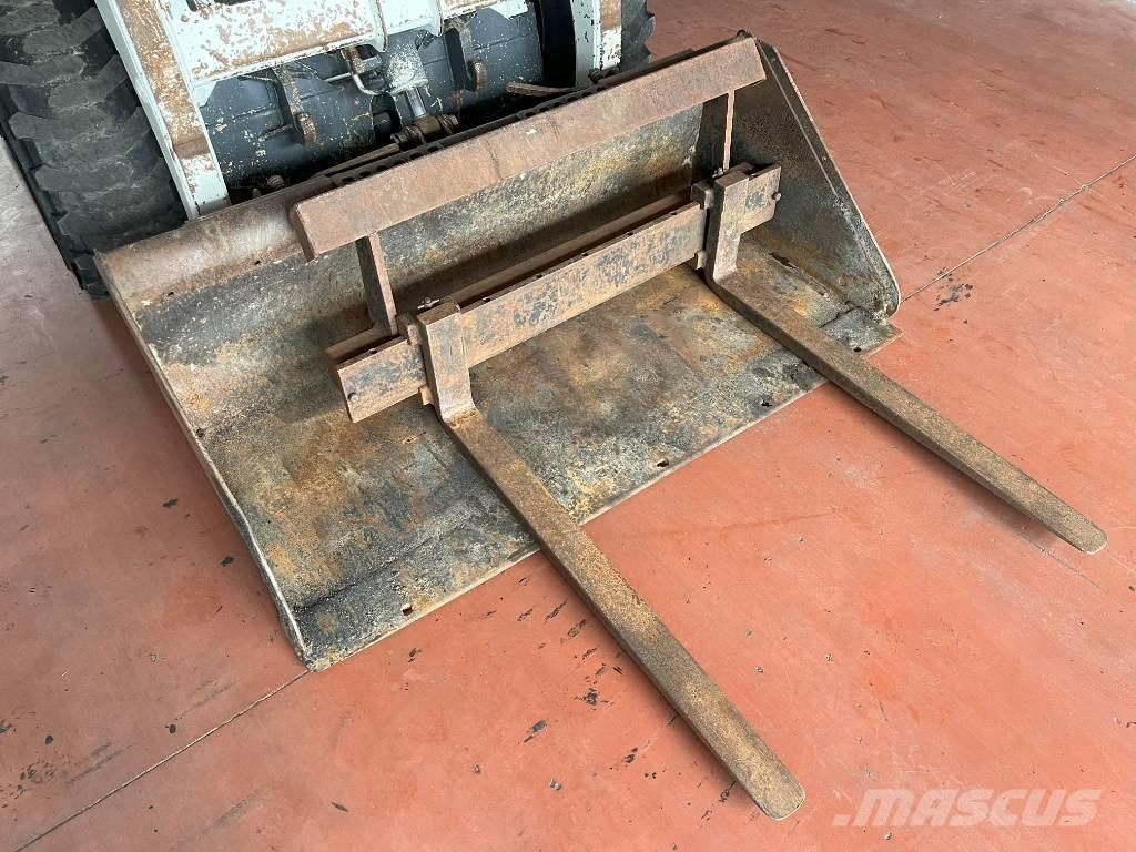 Bobcat 853 Kompaktrakodók