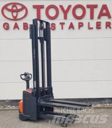 Toyota SWE120L Gyalogkíséretű targonca
