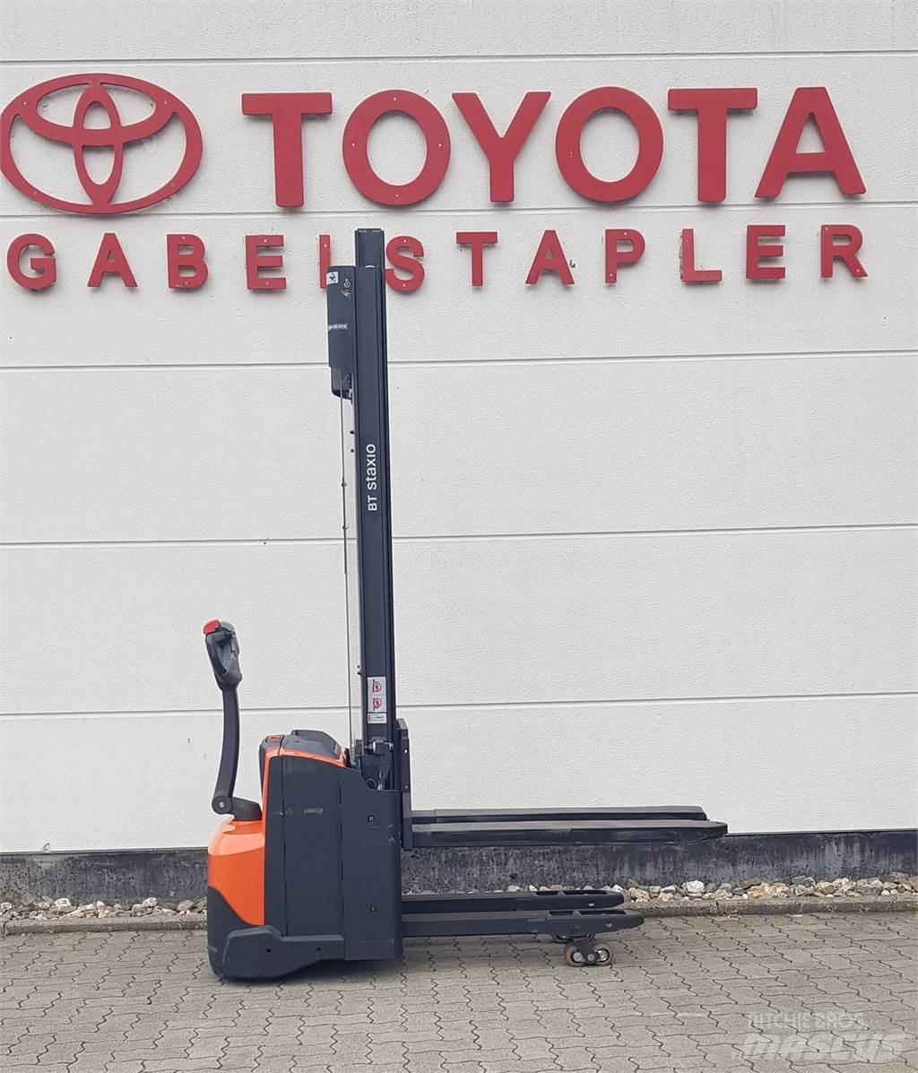 Toyota SWE120L Gyalogkíséretű targonca