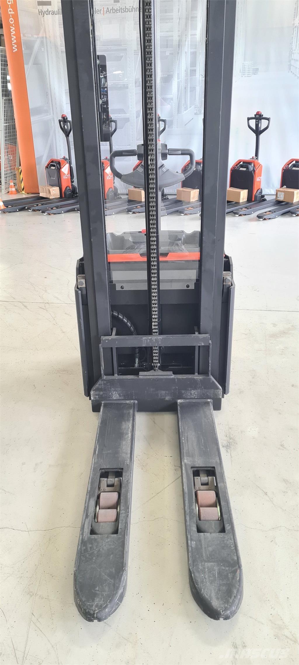 Toyota SWE120L Elektromos gyalogkíséretű targoncák