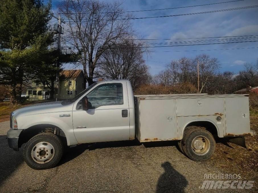 Ford F 350 XLT Kis teherszállító/Platós kocsi