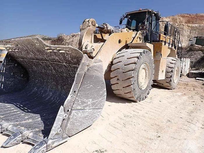 CAT 988K Gumikerekes homlokrakodók