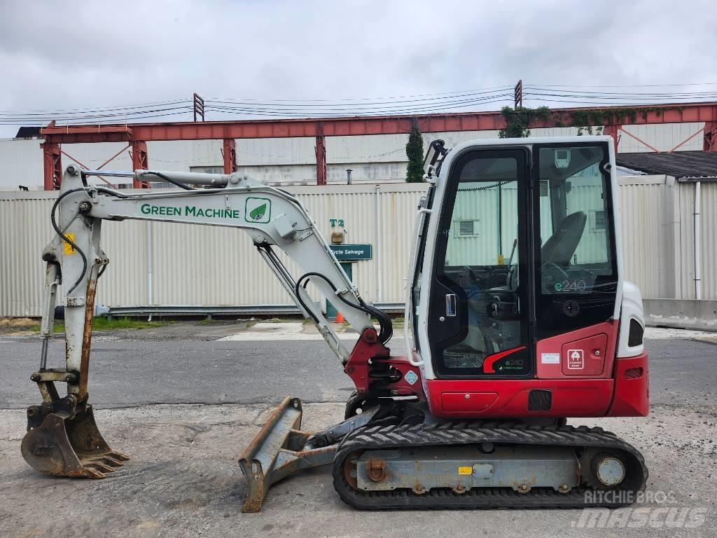 Takeuchi TB 240 Mini kotrók < 7t