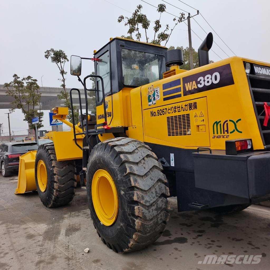 Komatsu WA 380 Gumikerekes homlokrakodók