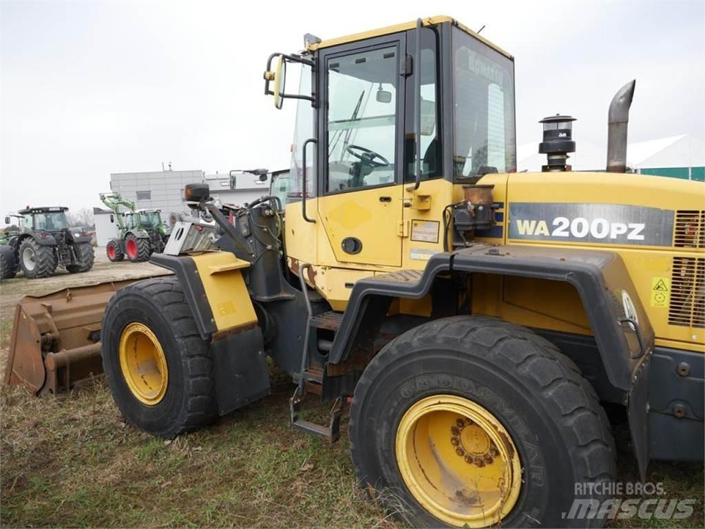 Komatsu WA 200 PZ Gumikerekes homlokrakodók