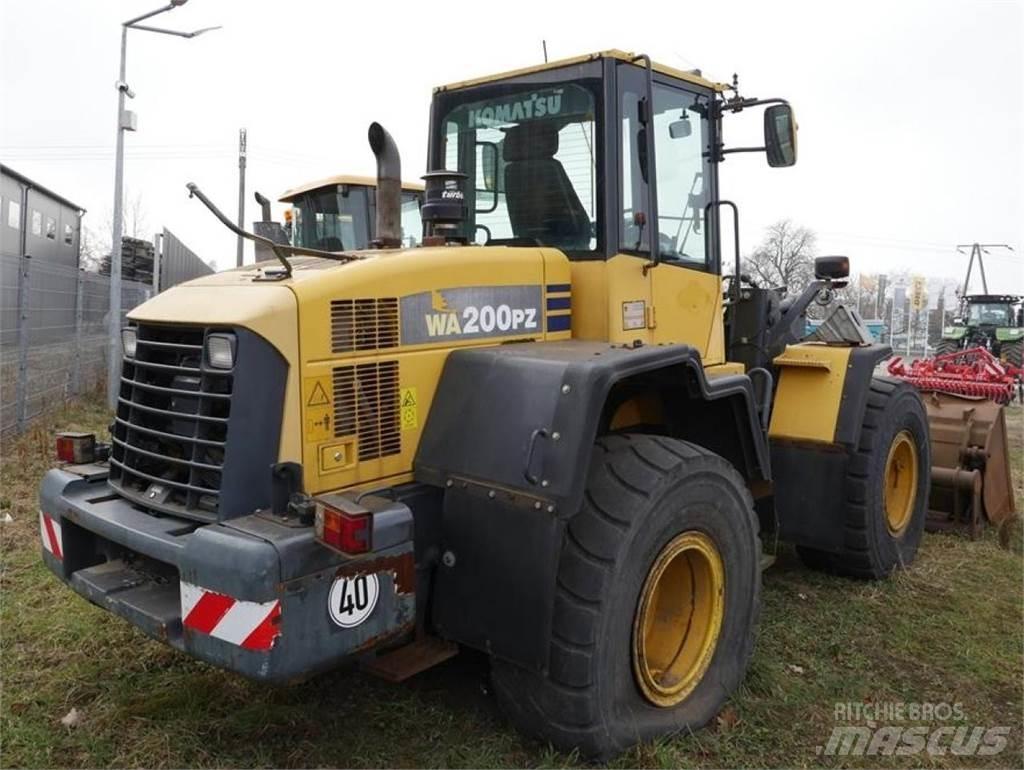 Komatsu WA 200 PZ Gumikerekes homlokrakodók