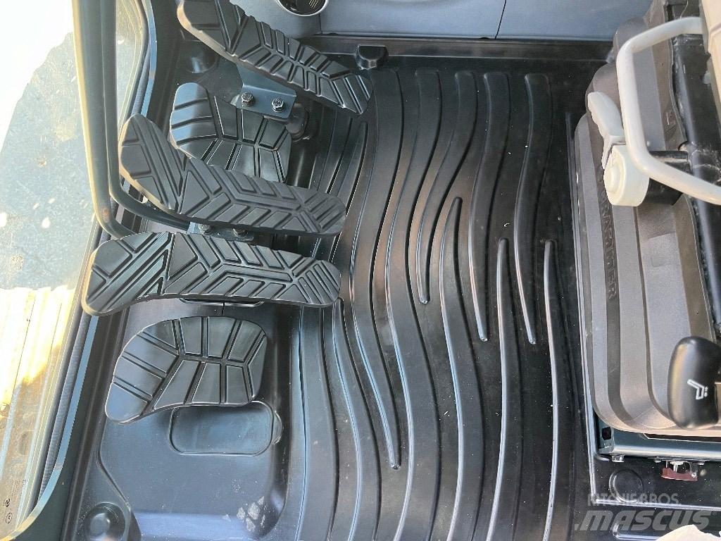 Hyundai HX140L Lánctalpas kotrók