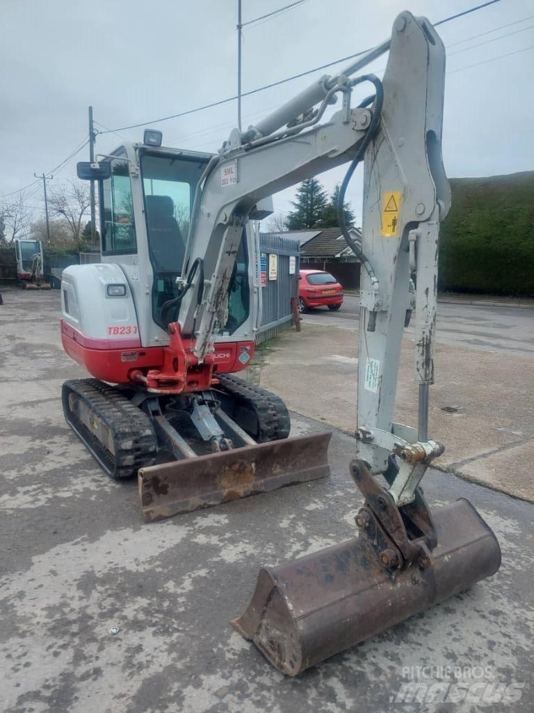 Takeuchi TB 230 Mini kotrók < 7t