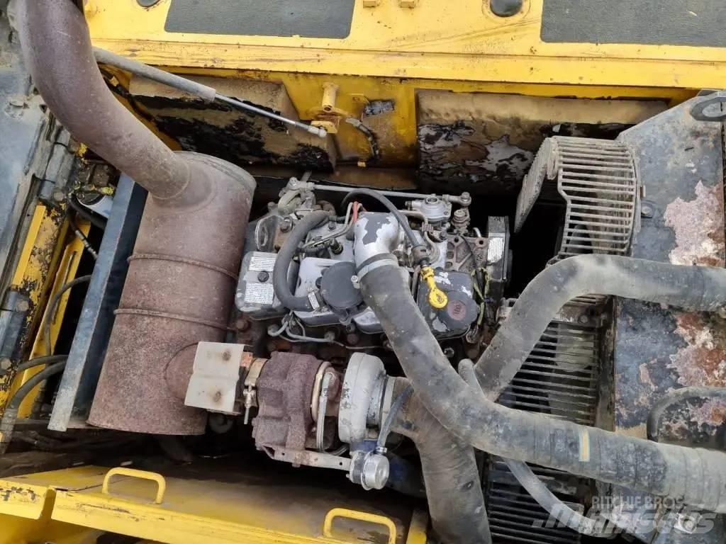 Komatsu PW 160-7 Gumikerekes kotrók