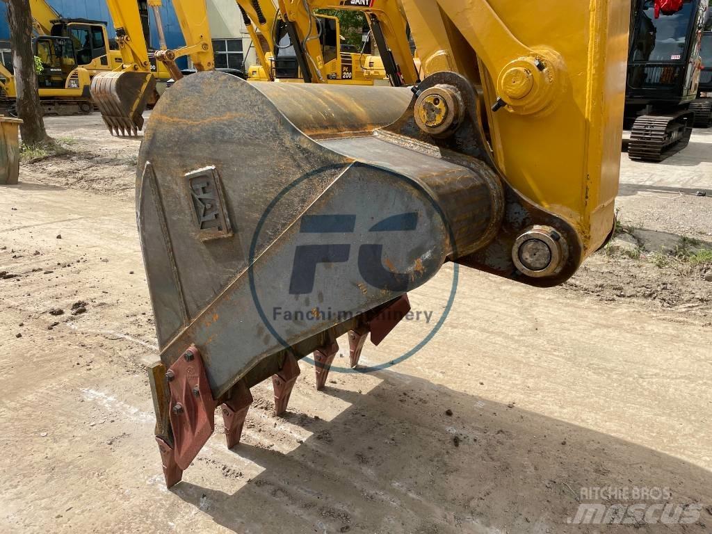 CAT 320 D 2 Közepes (midi) kotrók 7 t - 12 t