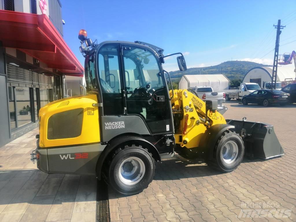 Wacker Neuson WL32 Gumikerekes homlokrakodók