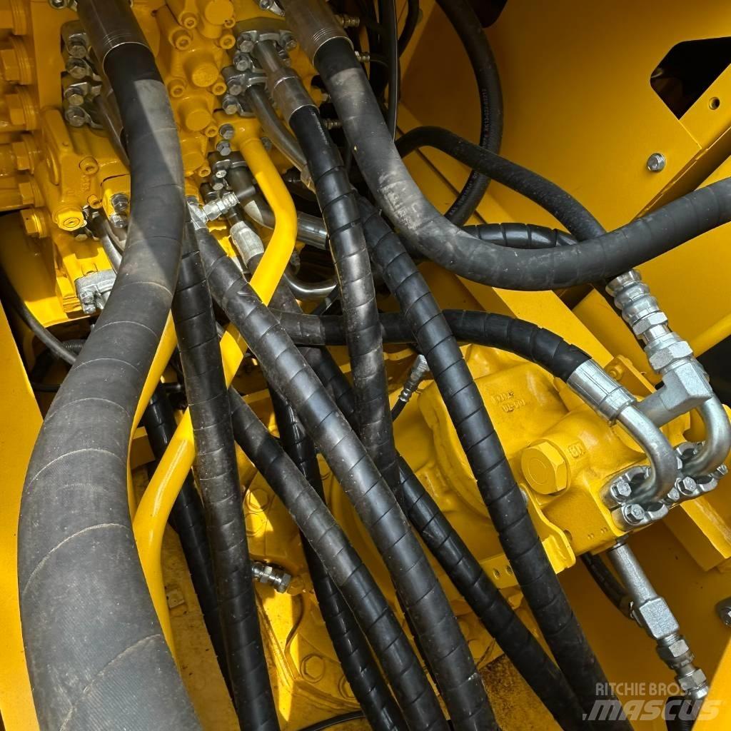 Komatsu 220-8 Lánctalpas kotrók