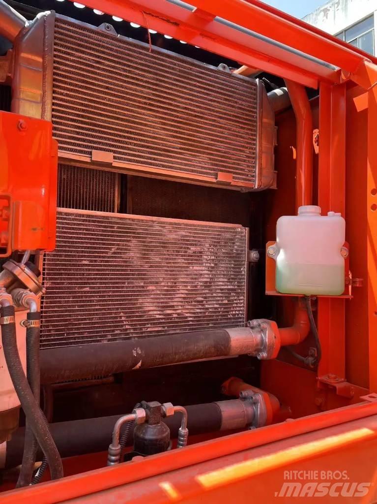 Doosan DX225LC Lánctalpas kotrók