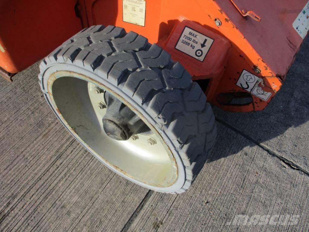 JLG E 400 AJPN (022) Karos emelők