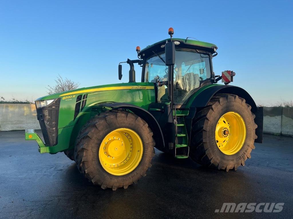 John Deere 8320 R Traktorok