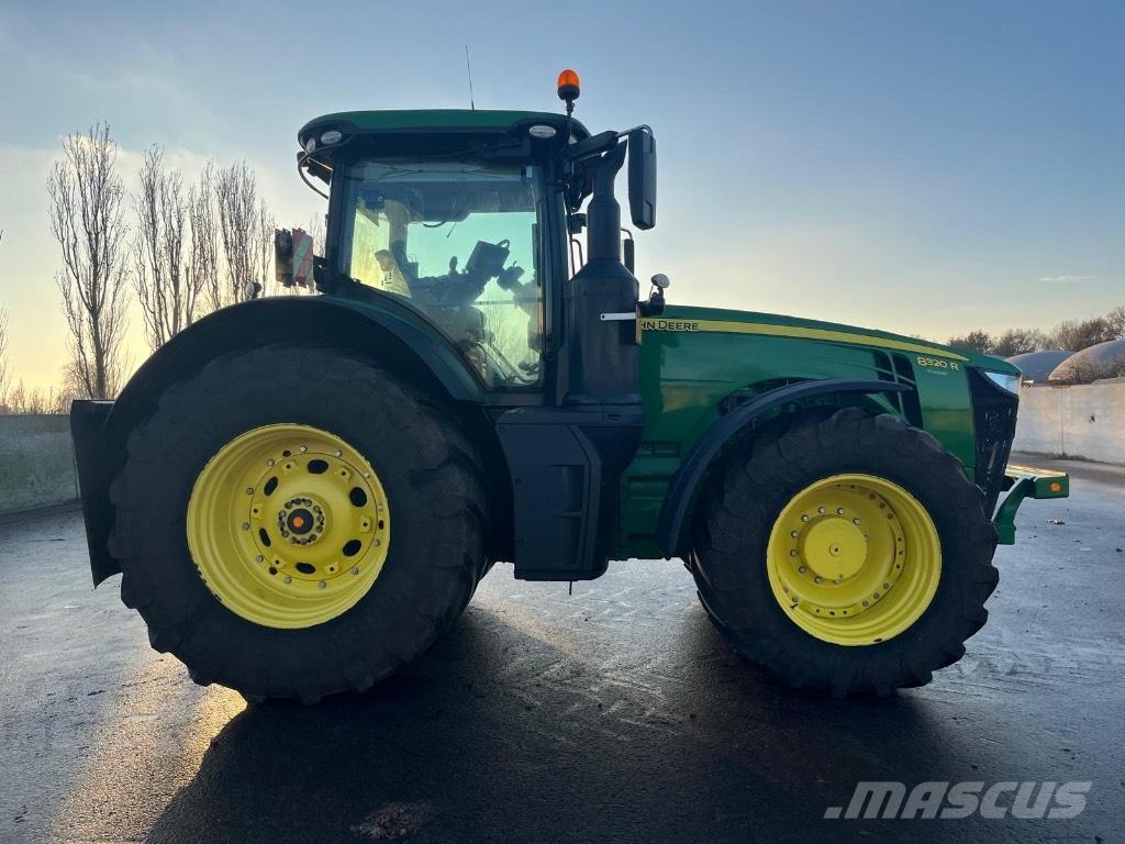 John Deere 8320 R Traktorok