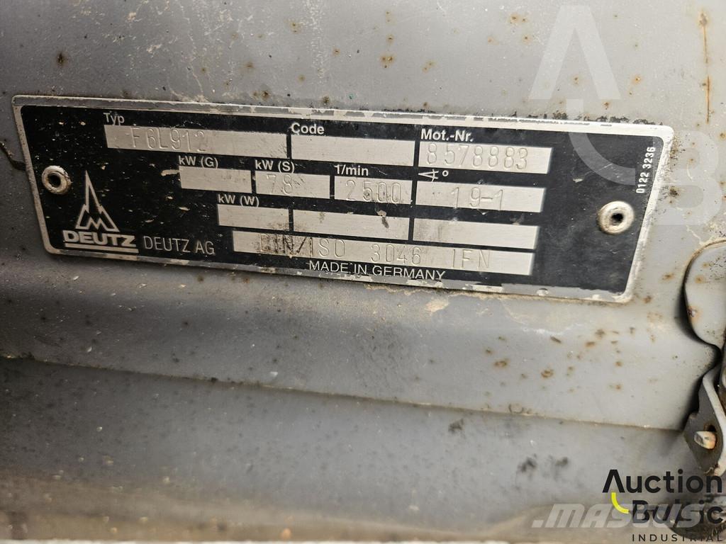 Corinsa CCN 1222 Pneumatikus kerekes hengerek