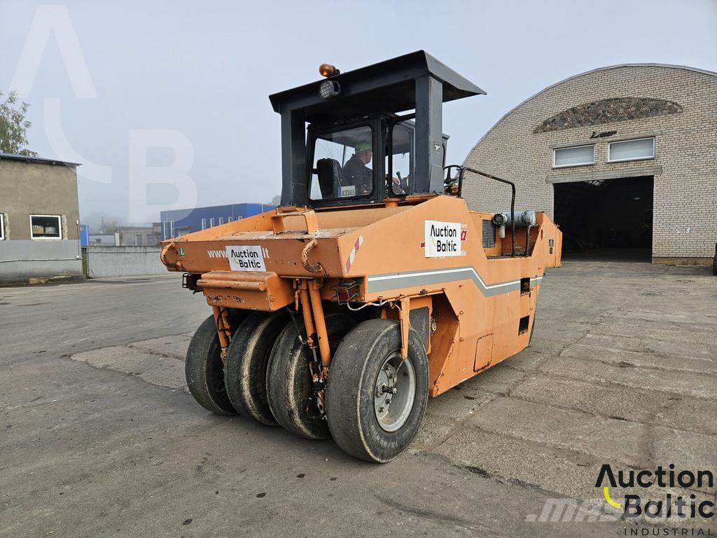 Corinsa CCN 1222 Pneumatikus kerekes hengerek