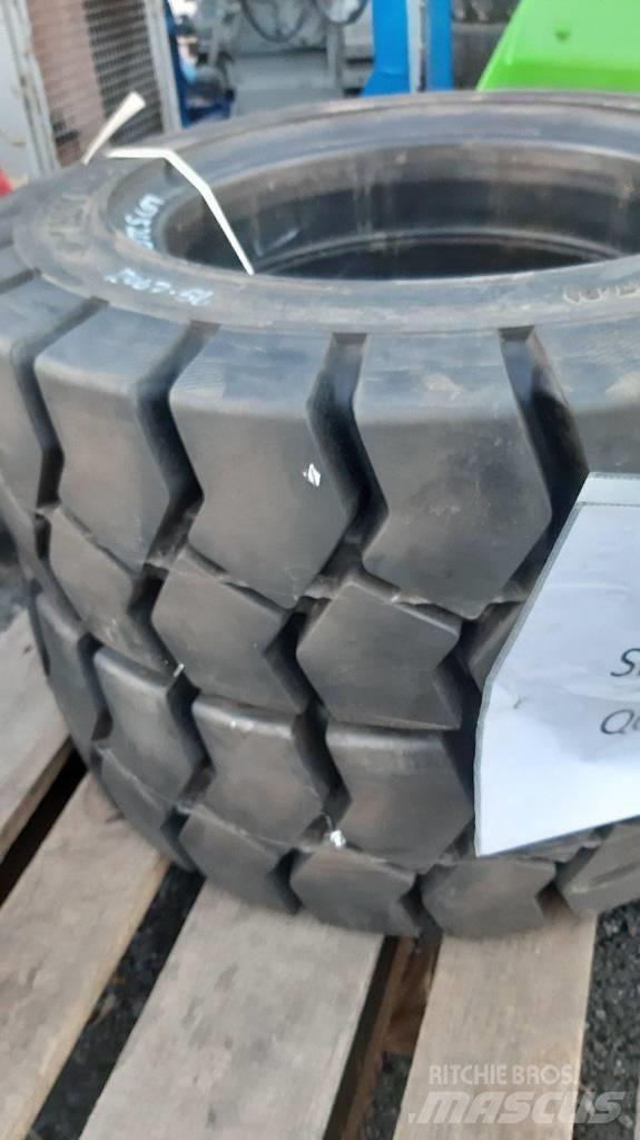  KARGOK3 18X7-8 Gumiabroncsok, kerekek és felnik