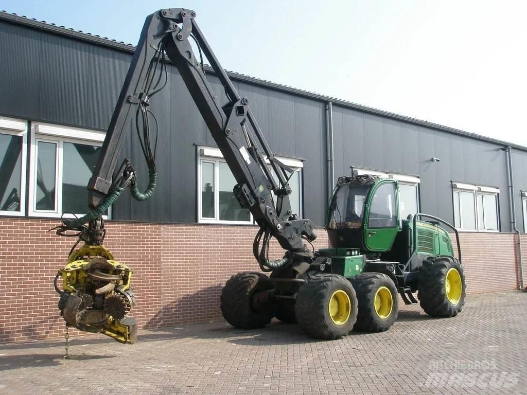 John Deere 1270E Betakarítók
