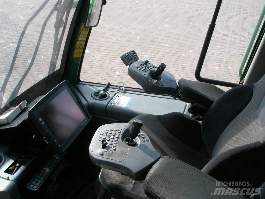John Deere 1270E Betakarítók