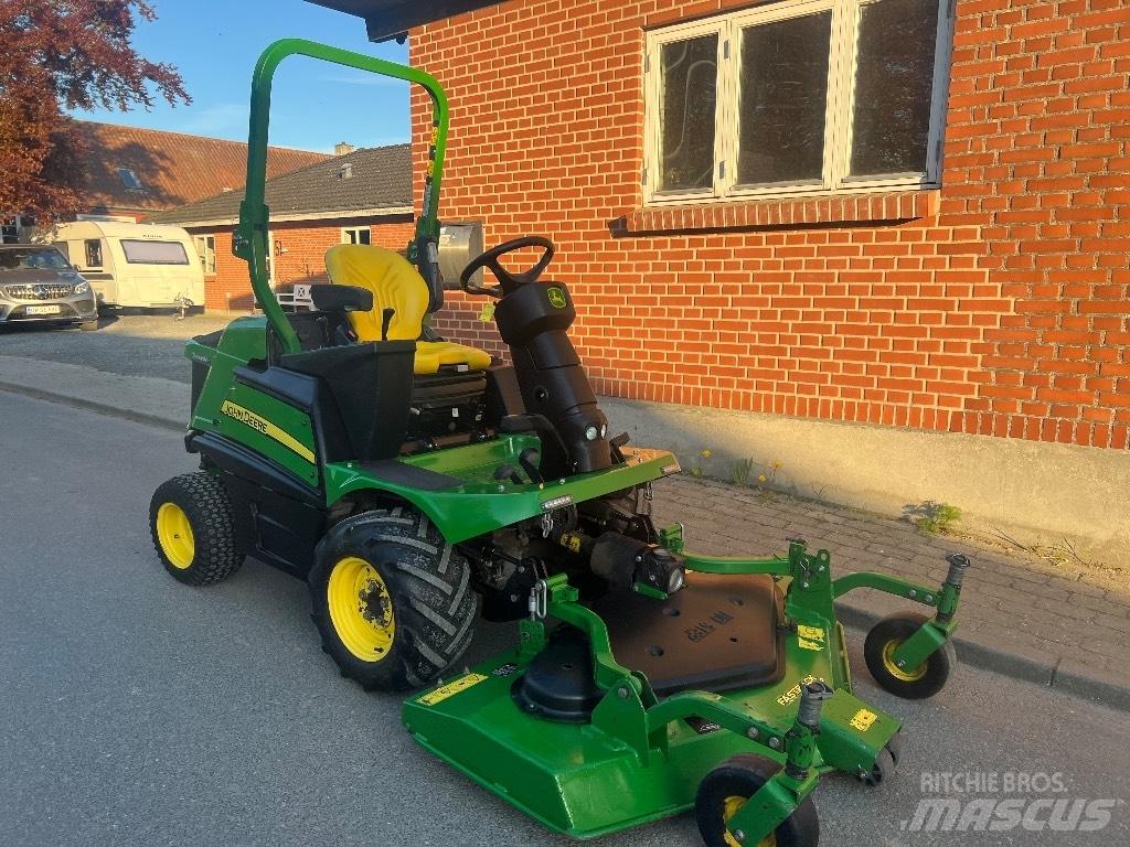 John Deere 1550 Ráülős fűnyírók