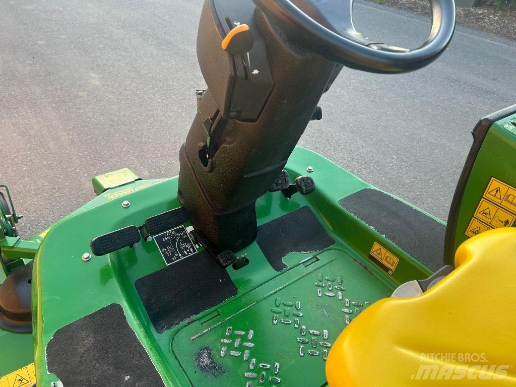 John Deere 1550 Ráülős fűnyírók