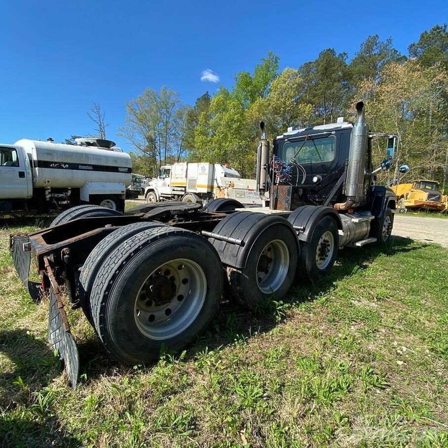 Mack CHN613 Nyergesvontatók