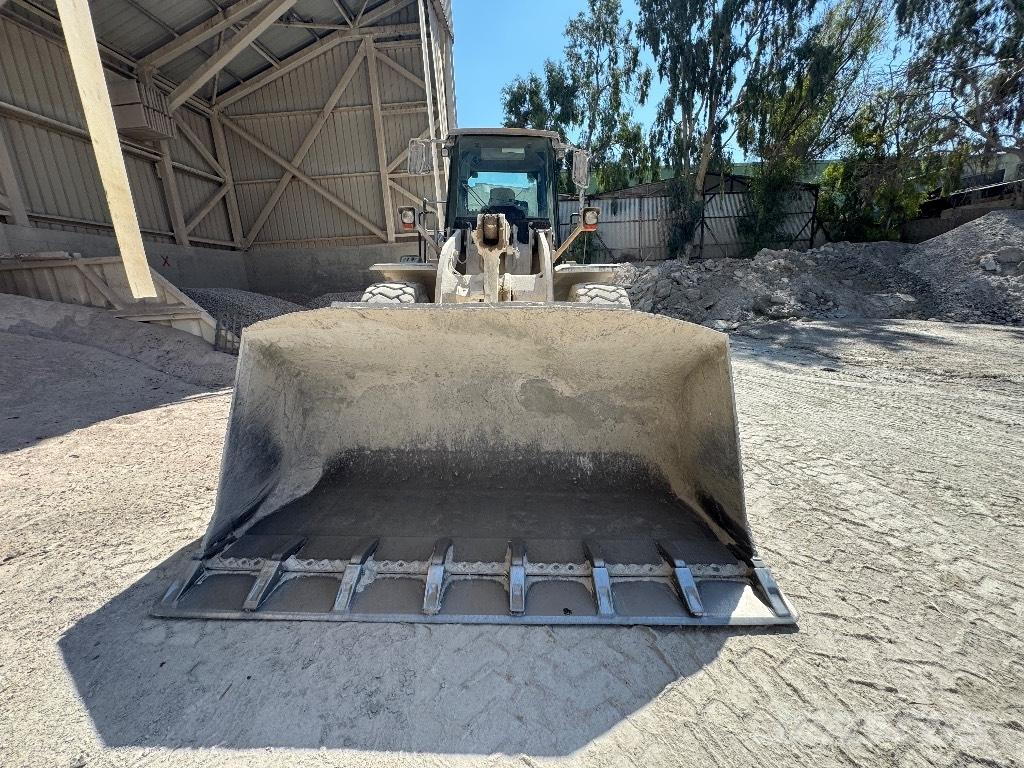 CAT 950 H Gumikerekes homlokrakodók
