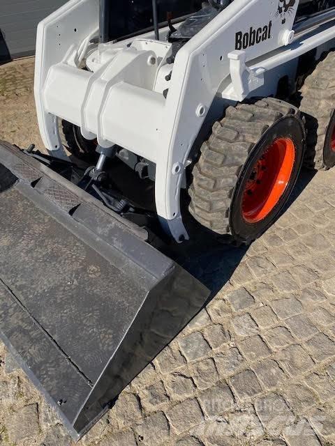 Bobcat S 130 Mini homlokrakodók