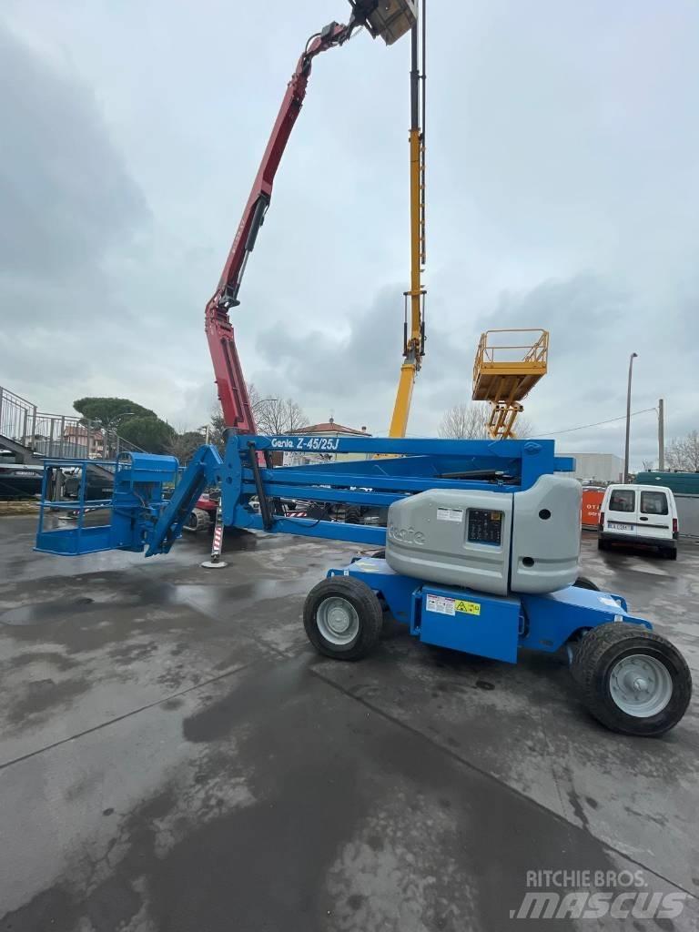 Genie Z 45/25 BI Karos emelők
