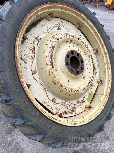 Dunlop 9.5R44 Gumiabroncsok, kerekek és felnik