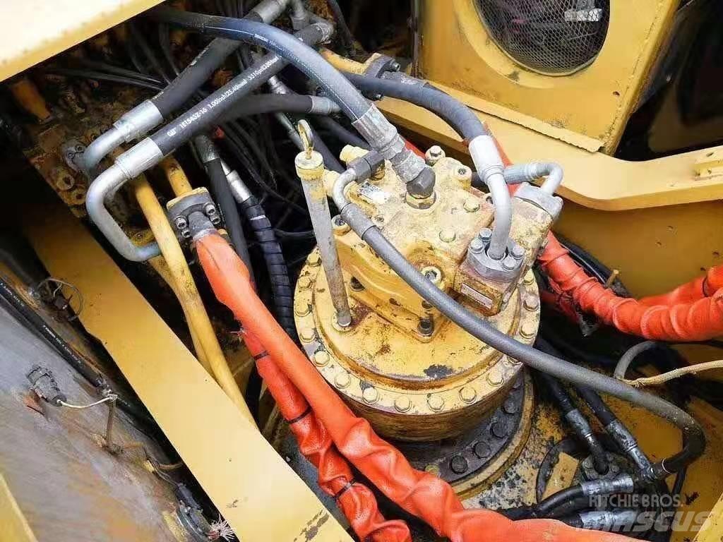 CAT 330 D Lánctalpas kotrók